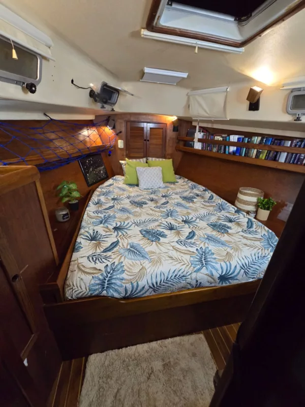 ISLAND PACKET 38 - Image 11