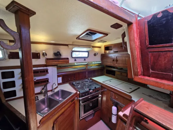 ISLAND PACKET 38 - Image 9
