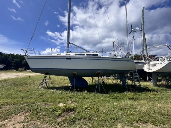 Catalina 320 sailboat for sale on boat auction with Virgin Islands Yacht Broker