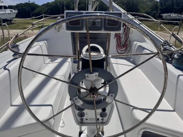 Catalina 320 - Image 16