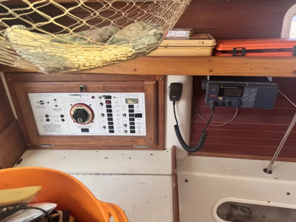Catalina 320 - Image 10