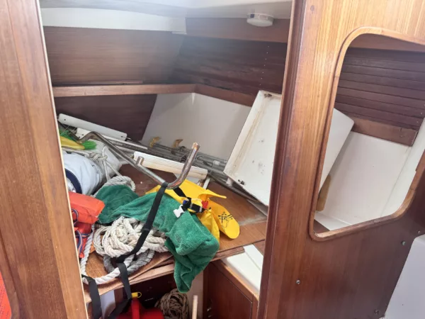 Catalina 320 - Image 8