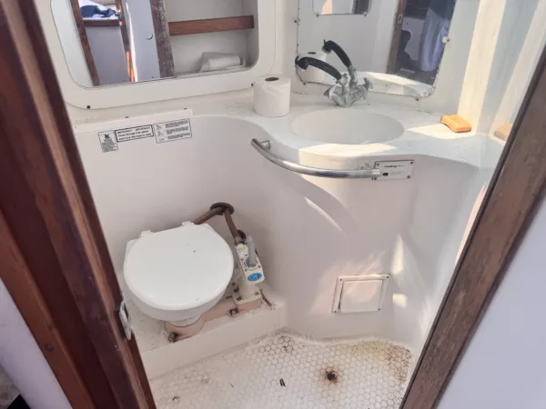 Catalina 320 - Image 7