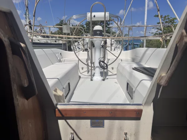 Catalina 320 - Image 6